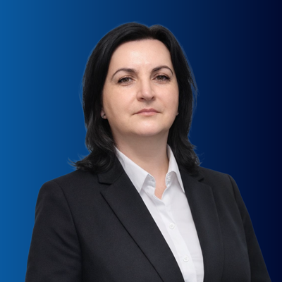 Zdjęcie przedstawia Kierownika Pracowni Betonów i Kruszyw - mgr inż. Anetę Prygę-Szulc