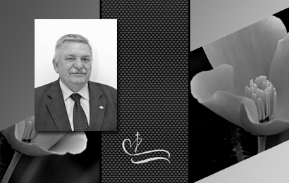 Grafika informacyjna do aktualności z czarno - białym zdjęciem przedstawiającym Leszka Kornalewskiego - Pożegnanie Leszka Kornalewskiego