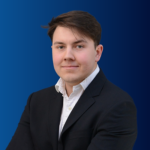 Zdjęcie przedstawia Kierownika Działu IT - Wiktora Ujazdę