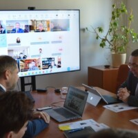 Spotykanie online IBDiM/UH, z prawej stronie Dyrektor IBDiM, dr hab. inż. Janusz Bohatkiewicz, prof. IBDiM, z lewej stronie dr inż. Piotr Przybylski