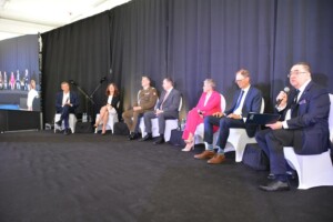 Uczestnicy obchodów jubileuszu IBDiM - debata