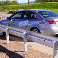 Galeria - test zderzeniowy samochodu osobowego ze stalową barierą drogową - poligon IBOS Inowrocław - ICRASH25