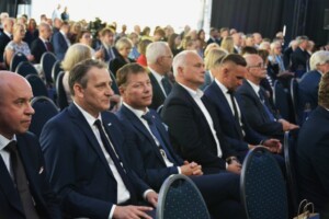 Uczestnicy obchodów jubileuszu IBDiM