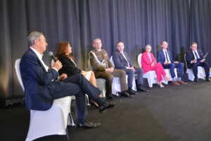 Uczestnicy obchodów jubileuszu IBDiM - debata