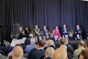 Uczestnicy obchodów jubileuszu IBDiM - debata